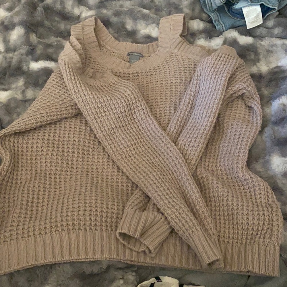 ❌SOLD❌Shoulder cut cropped sweater
